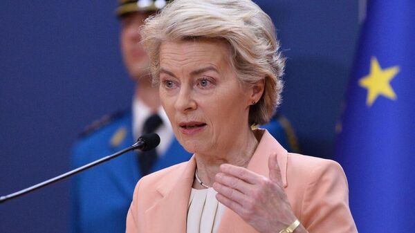 Дмитријев: Урсула фон дер Лајен је „убица" европске економије