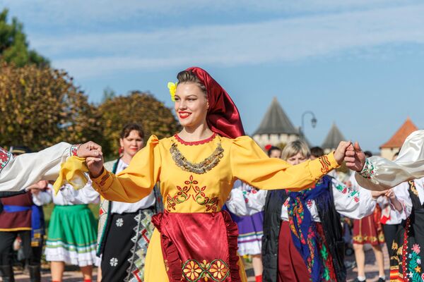 Фестивал вина и грожђа „Купујмо придњестровско“ у у парку Бендерске тврђаве у Придњестровљу. - Sputnik Србија