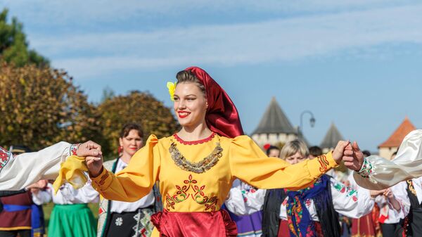 Фестиваль вина и винограда в рамках проекта Покупай приднестровское! в парке Александра Невского на территории Бендерской крепости, Приднестровье - Sputnik Србија