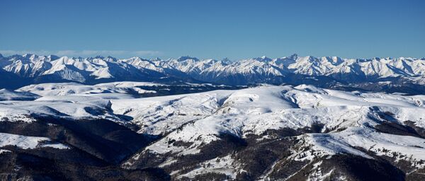 Po vedrom danu, ovde se otvara predivan pogled koji otkriva neverovatne snegom prekrivene predele Velikog Kavkaza i planine Elbrus. - Sputnik Srbija