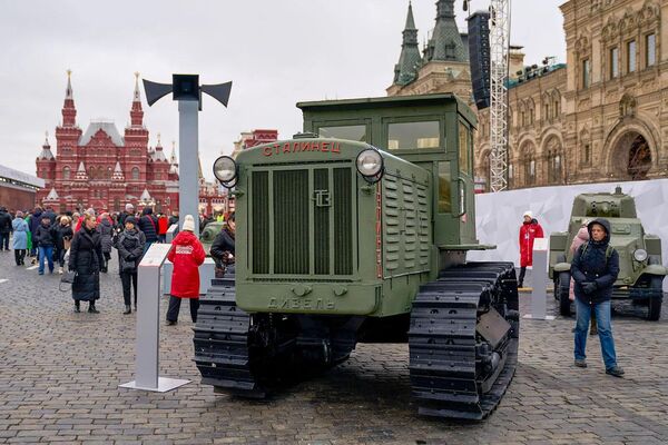 Неки од њих су тенкови Т-60 и Т-34, топ ЗИС-2, тенкови Т-38 и БТ 2, као и ловац И-76. - Sputnik Србија