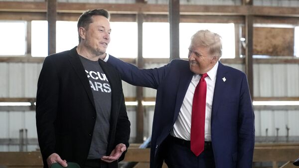 Tesla and SpaceX CEO Elon Musk, left, and Republican presidential nominee former President Donald Trump attend a campaign event at the Butler Farm Show, Saturday, Oct. 5, 2024, in Butler, Pa.  - Sputnik Srbija