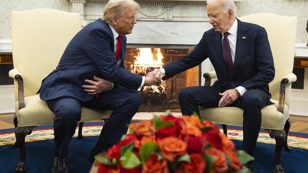 President Joe Biden meets with President-elect Donald Trump in the Oval Office of the White House - Sputnik Srbija