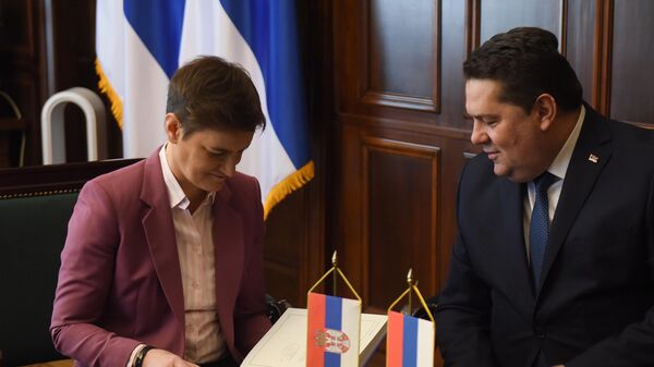 Predsednica Narodne skupštine  Ana Brnabić i predsednik Narodne skupštine Republike Srpske Nenad  Stevandić. - Sputnik Srbija