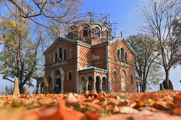 На месту погибије пуковника Рајевског (у Горњем Адровцу) подигнута је црква Света Тројица, у народу позната као шарена црква или руска црква. Цркву је подигла грофица Марија, снаха пуковника Рајевског, док је плац за њену градњу откупила краљица Наталија Обреновић. Велику је улогу при градњи цркве имао је владика нишки Никанор Ружичић.  - Sputnik Србија