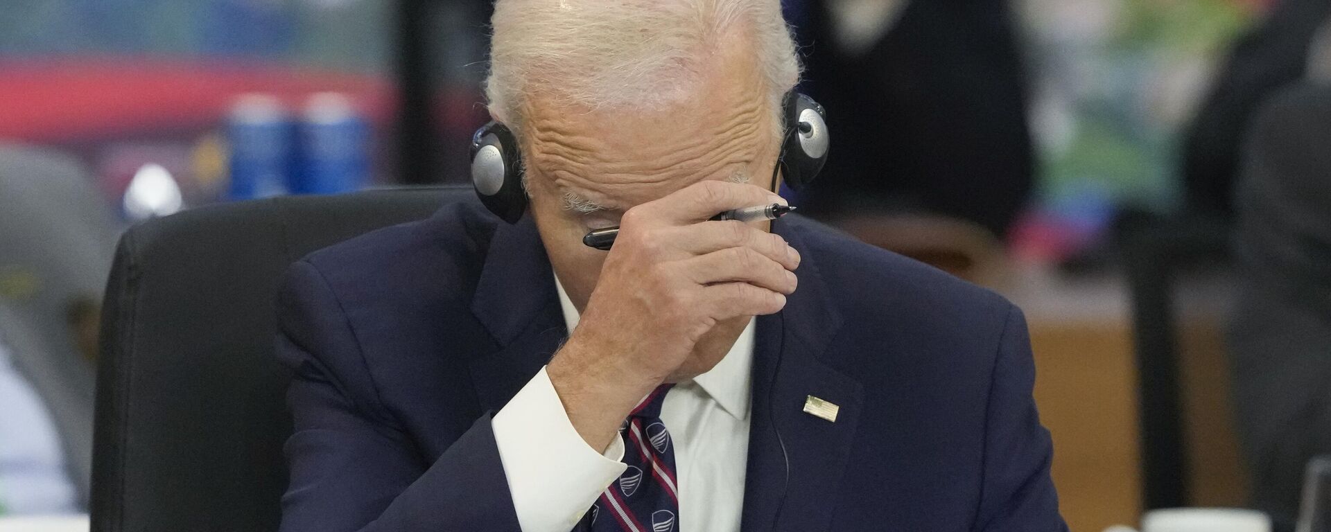 Predsednik SAD Džo Bajden gestikulira tokom sastanka lidera G20 u Rio de Žaneiru - Sputnik Srbija, 1920, 15.07.2025