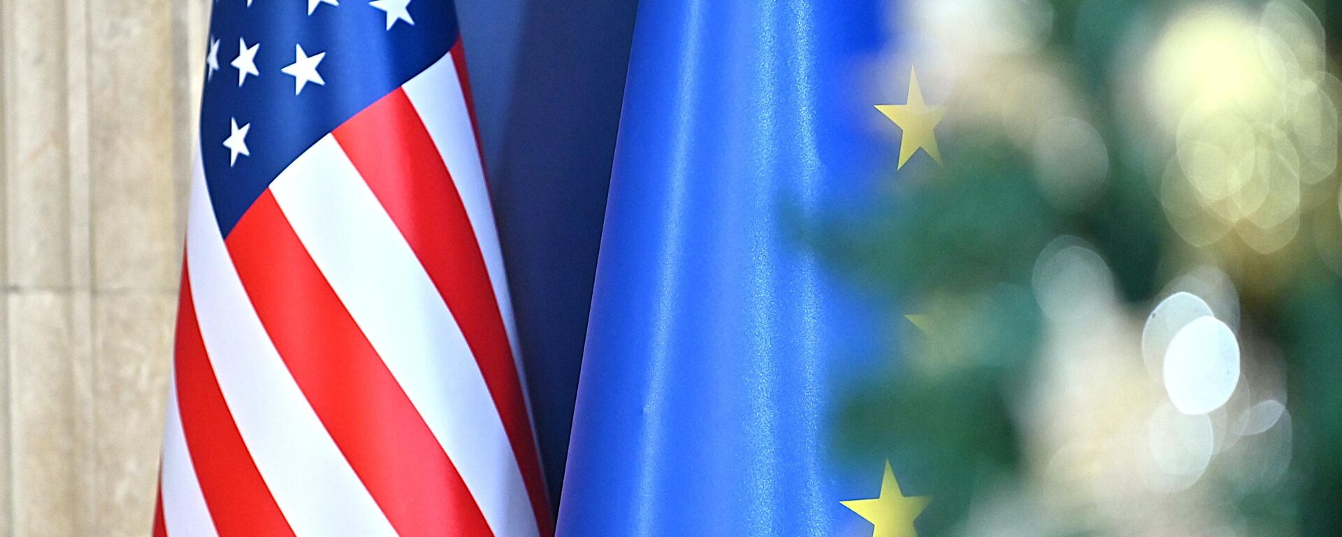 Zastava SAD i EU Zastava SAD i EU - Sputnik Srbija, 1920, 28.07.2025