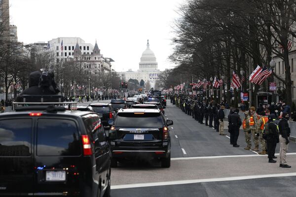 Долазак Трампа на инаугурацију која је одржана у Капитол Хилу. - Sputnik Србија