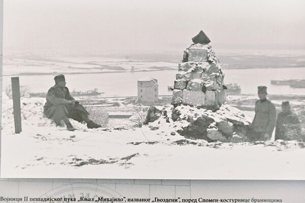 Обележавање и одржавање гробних места погинулих и страдалих војника и цивила током Првог светског рата, као и подизање споменика и спомен-костурница, почело је још у току самог рата.  - Sputnik Србија