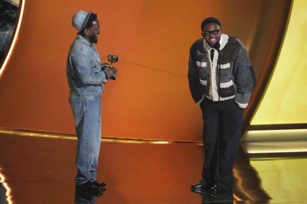 Греми за песму године добио је репер Кендрик Ламар за „Not Like Us“. - Sputnik Србија