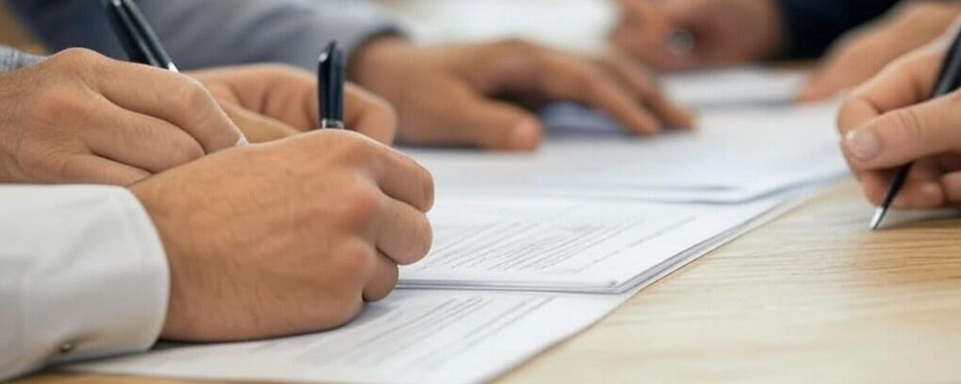 potpisivanje - Sputnik Srbija, 1920, 12.02.2025