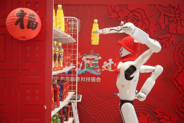 Робот показује своје вештине - Sputnik Србија