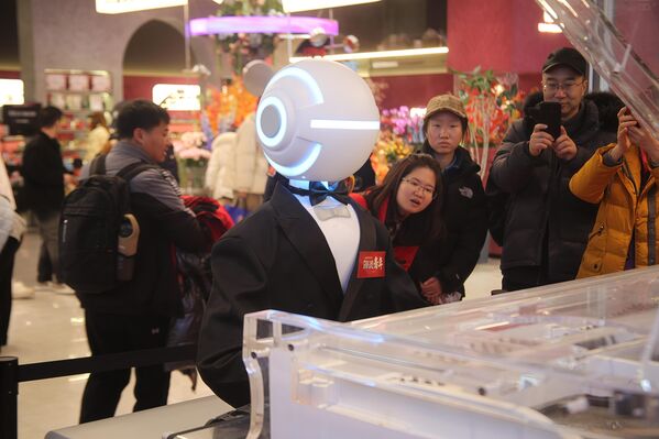 Робот наступа на сајму науке и технологије у Пекингу - Sputnik Србија