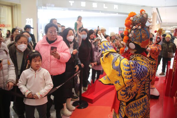 Перформанси робота привукли су велику пажњу посетилаца - Sputnik Србија