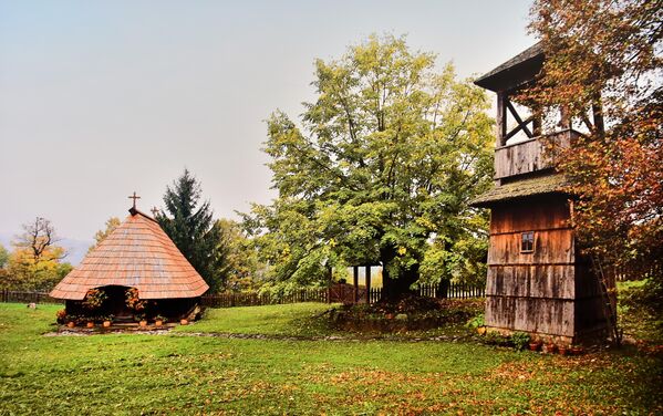 U cilju očuvanja svog identiteta i duhovnosti od Osmanskog carstva, pravoslavni hrišćani su gradili svoje crkve od drveta, kako bi mogli lako da ih preko noći, odnosno za kratko vreme, premeste na drugu lokaciju. - Sputnik Srbija