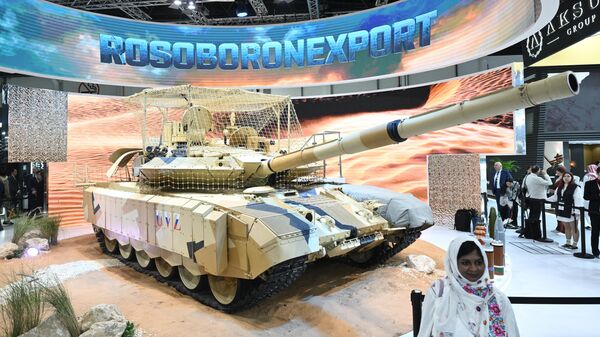 Tank T-90MS na stende Rosoboronэksporta na vыstavke IDEX 2025 v Obъedinennыh Arabskih Эmiratah - Sputnik Srbija