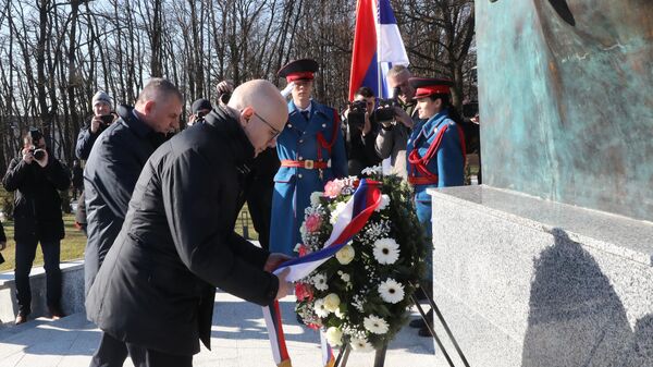 Miloš Vučević i Radovan Višković položili vence u Memorijalnom kompleksu u Istočnom Sarajevu - Sputnik Srbija