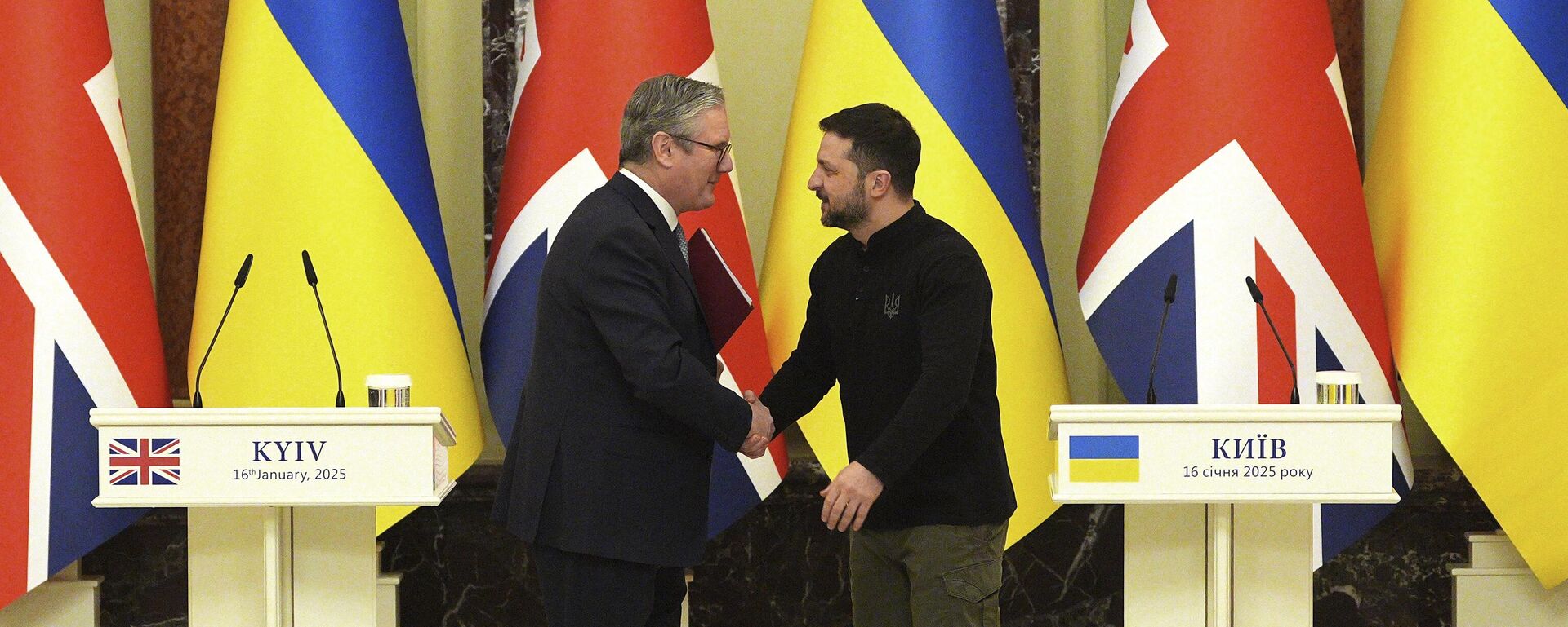 Британски премијер Кир Стармер и Владимир Зеленски у Кијеву - Sputnik Србија, 1920, 23.02.2025