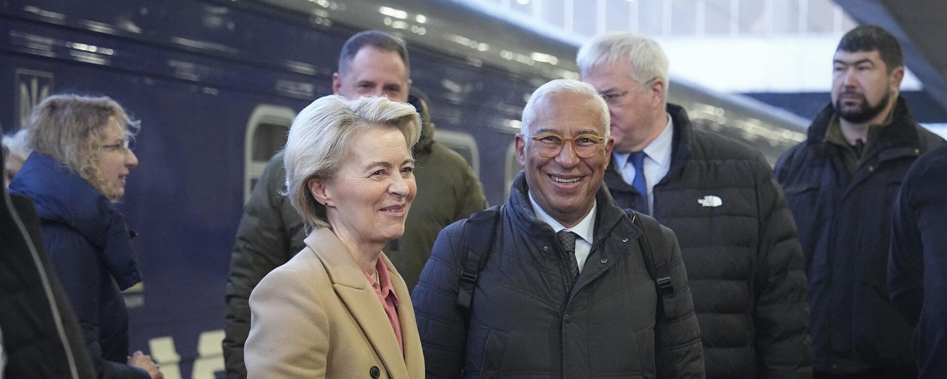 Шефица ЕК Урсула фон дер Лајен и шеф Европског савета Антонио Кошта Шефица ЕК Урсула фон дер Лајен и шеф Европског савета Антонио Кошта - Sputnik Србија, 1920, 24.02.2025