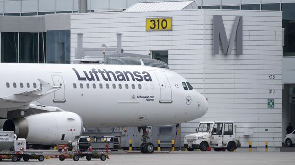 Avion kompanije Lufthanza na aerodromu u Minhenu - Sputnik Srbija