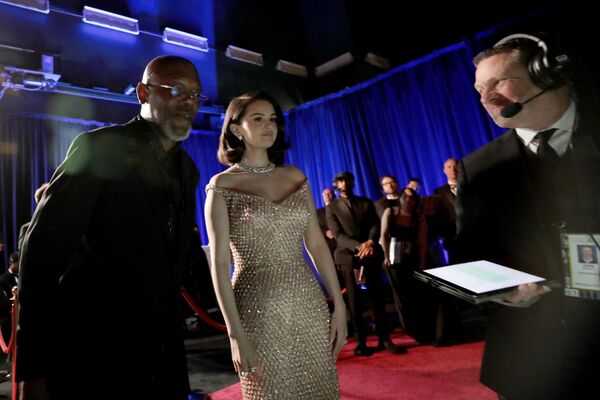 Семјуел Џексон и Селена Гомез у бекстејџу. - Sputnik Србија