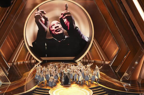 Наступила је и Квин Латифа. - Sputnik Србија