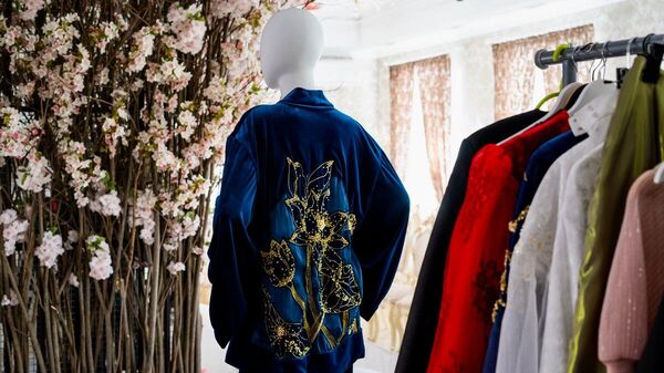 Из рудника "Приморска", јединог који у Русији има званичну дозволу за вађење ћилибара, предузеће „Калињинградски комбинат за ћилибар“ годишње добија и до 400 тона сировине. Из рудника "Приморска", јединог који у Русији има званичну дозволу за вађење ћилибара, предузеће „Калињинградски комбинат за ћилибар“ годишње добија и до 400 тона сировине. - Sputnik Србија