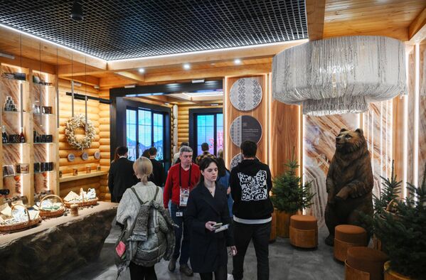 Ефекат потпуног доживљаја обезбедиће видео-садржај, инфографика, декорације, фото зоне и технологије виртуелне реалности. Ефекат потпуног доживљаја обезбедиће видео-садржај, инфографика, декорације, фото зоне и технологије виртуелне реалности. - Sputnik Србија