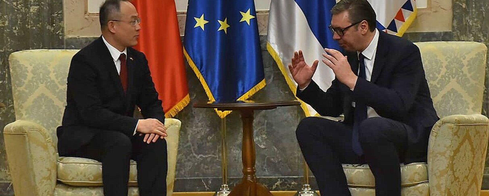 Predsednik Republike Srbije Aleksandar Vučić i ambasador Narodne Republike Kine Li Ming - Sputnik Srbija, 1920, 24.07.2025