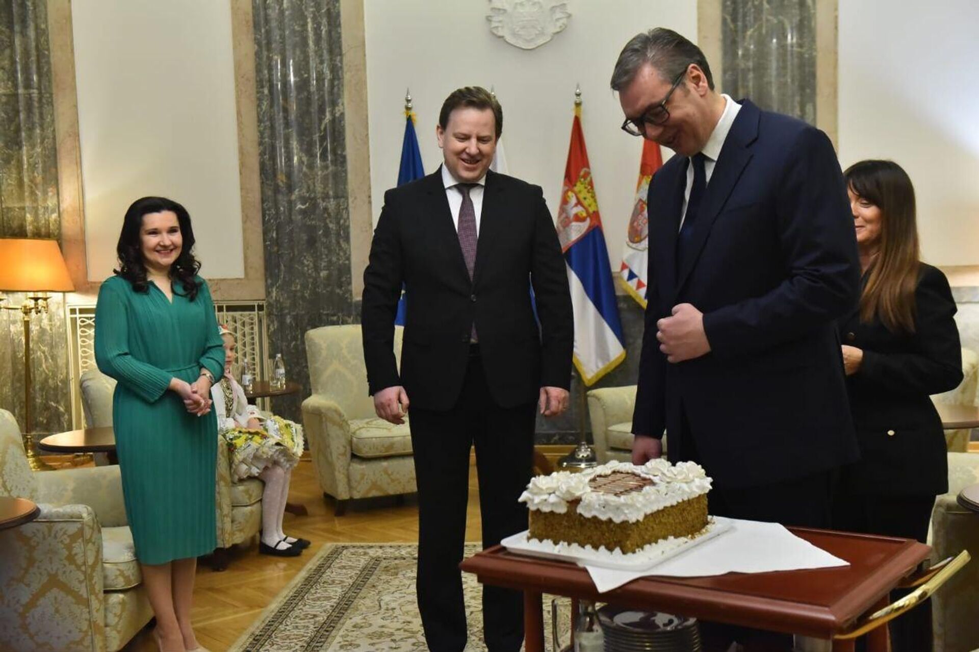 Torta - poklon ambasadora Slovačke Mihala Pavuka predsedniku Vučiću - Sputnik Srbija, 1920, 05.03.2025