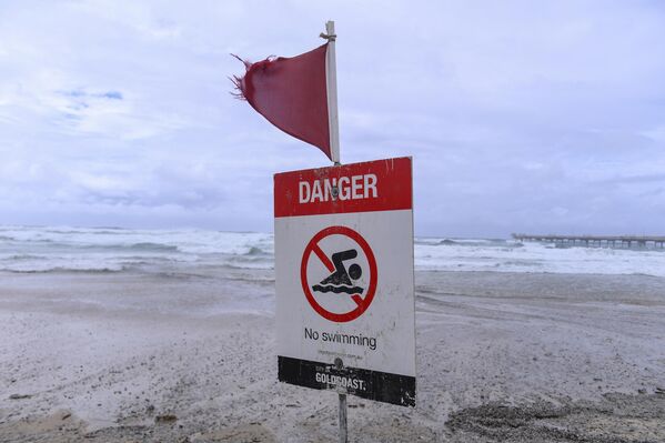 Знак „забрањено пливање“. - Sputnik Србија