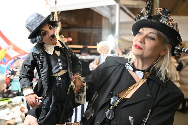 „Пролећни бал ауторских лутака“ у трговинско-изложбеном центру Тишинка на Алтају. - Sputnik Србија