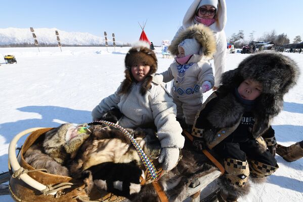 Деца на прослави међурегионалног празника - Sputnik Србија