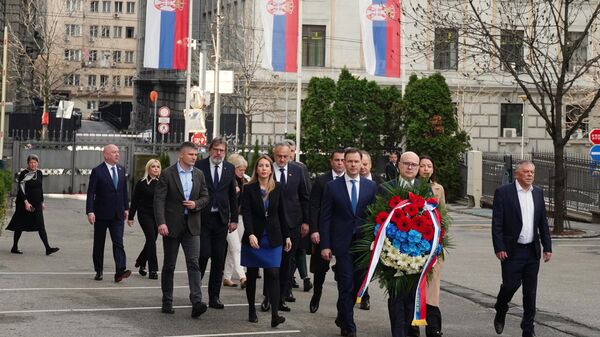 Vučević sa ministrima položio vence na mestu gde je ubijen Zoran Đinđić - Sputnik Srbija