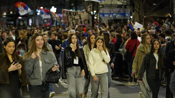 U Beograd iz više delova Srbije stižu studenti u blokadi uoči protesta. - Sputnik Srbija