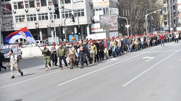 Veterani pružaju podršku studentima u blokadi na putu do Skupštine Srbije  - Sputnik Srbija