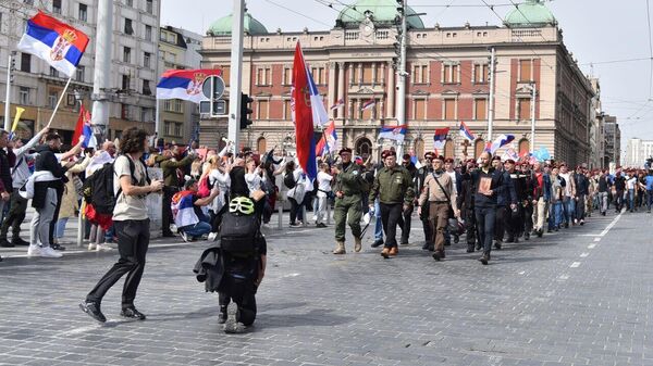 Vojni veterani pružaju podršku studentima u blokadi na putu do Skupštine Srbije  - Sputnik Srbija