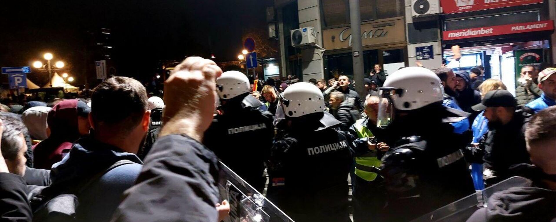 Kordon policije na protestu u Beogradu - Sputnik Srbija, 1920, 15.03.2025