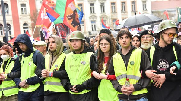 Studenti redari  na skupu  „15. za 15“ u Beogradu - Sputnik Srbija