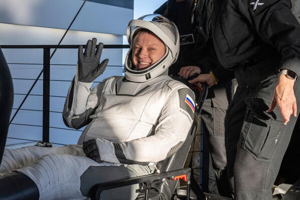 Вилиамс, Вилмор, Хејг и Горбунов провели су уторак ујутро и поподне у орбити у свемирској капсули SpaceX Crew Dragon која је широка око 4 метра. - Sputnik Србија