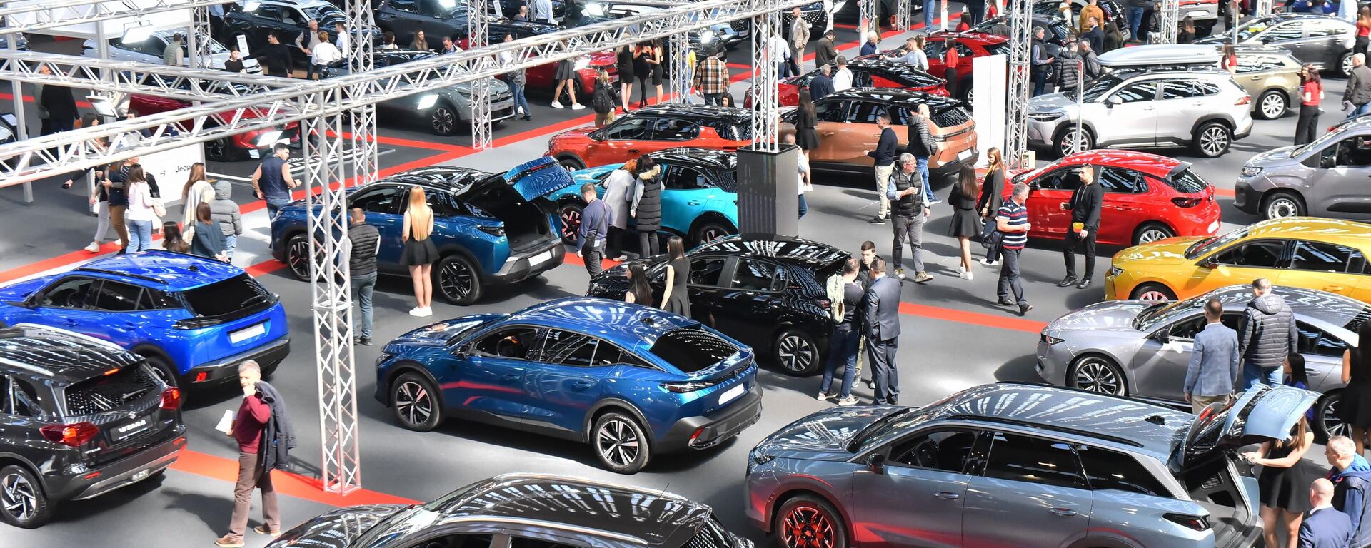 У хали 1 Београдског сајма изложени су аутомобили Ниссан, Шкода, МГ, Субару, Сеат, Цупра, Хонда, Тоyота, Опел, Пежо и Сузуки. - Sputnik Србија, 1920, 03.04.2025