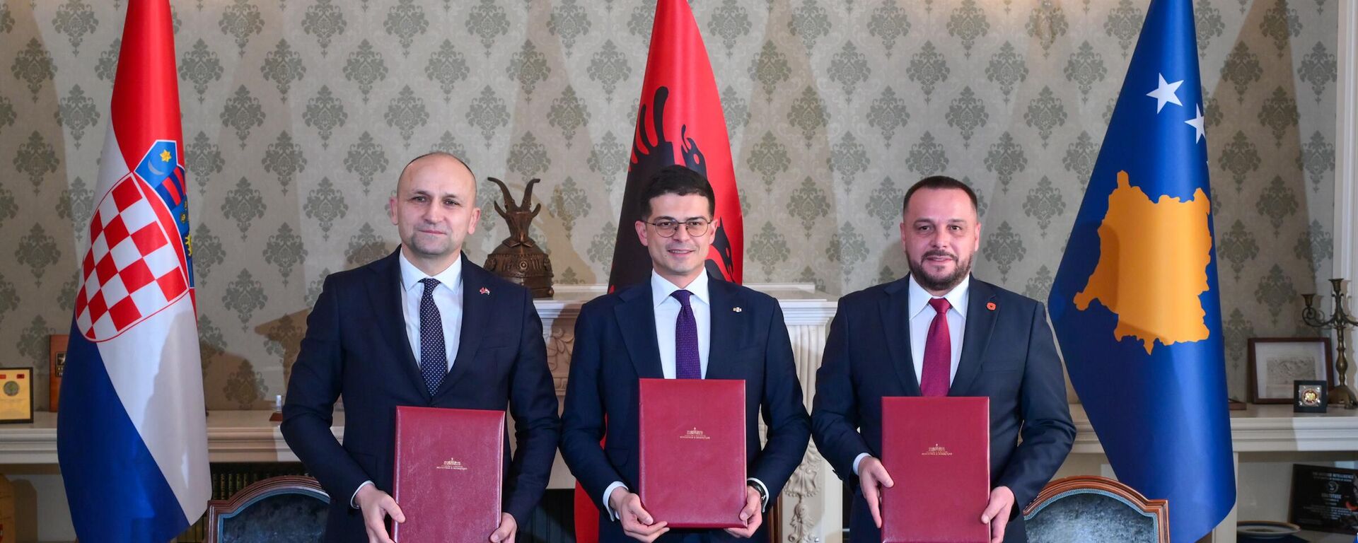 Ministar odbrane Albanije Piro Vengu, ministar odbrane Hrvatske Ivan Anušić i ministar odbrane privremenih prištinskih institucija Ejup Maćedonci - Sputnik Srbija, 1920, 22.03.2025