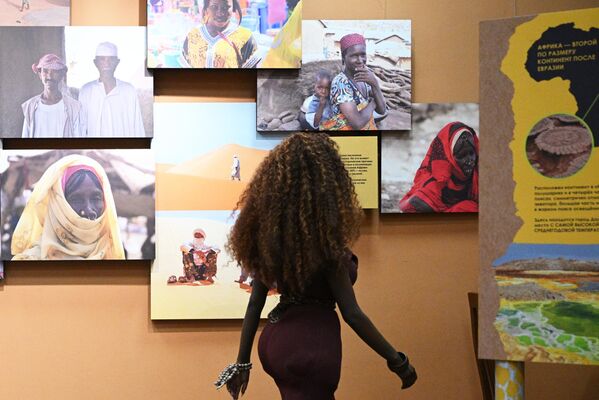 Otvaranje izložbe „Crni kontinent, ili putovanje kroz šarenu Afriku“ u Darvinovom muzeju u Moskvi. - Sputnik Srbija