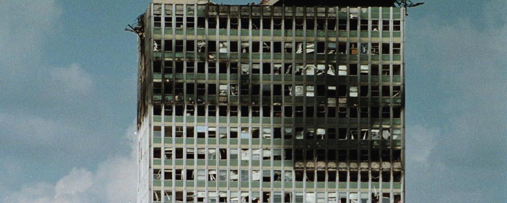 Zgrada CK u Beogradu nakon raketiranja za vreme agresije NATO-a 1999. - Sputnik Srbija, 1920, 24.03.2025