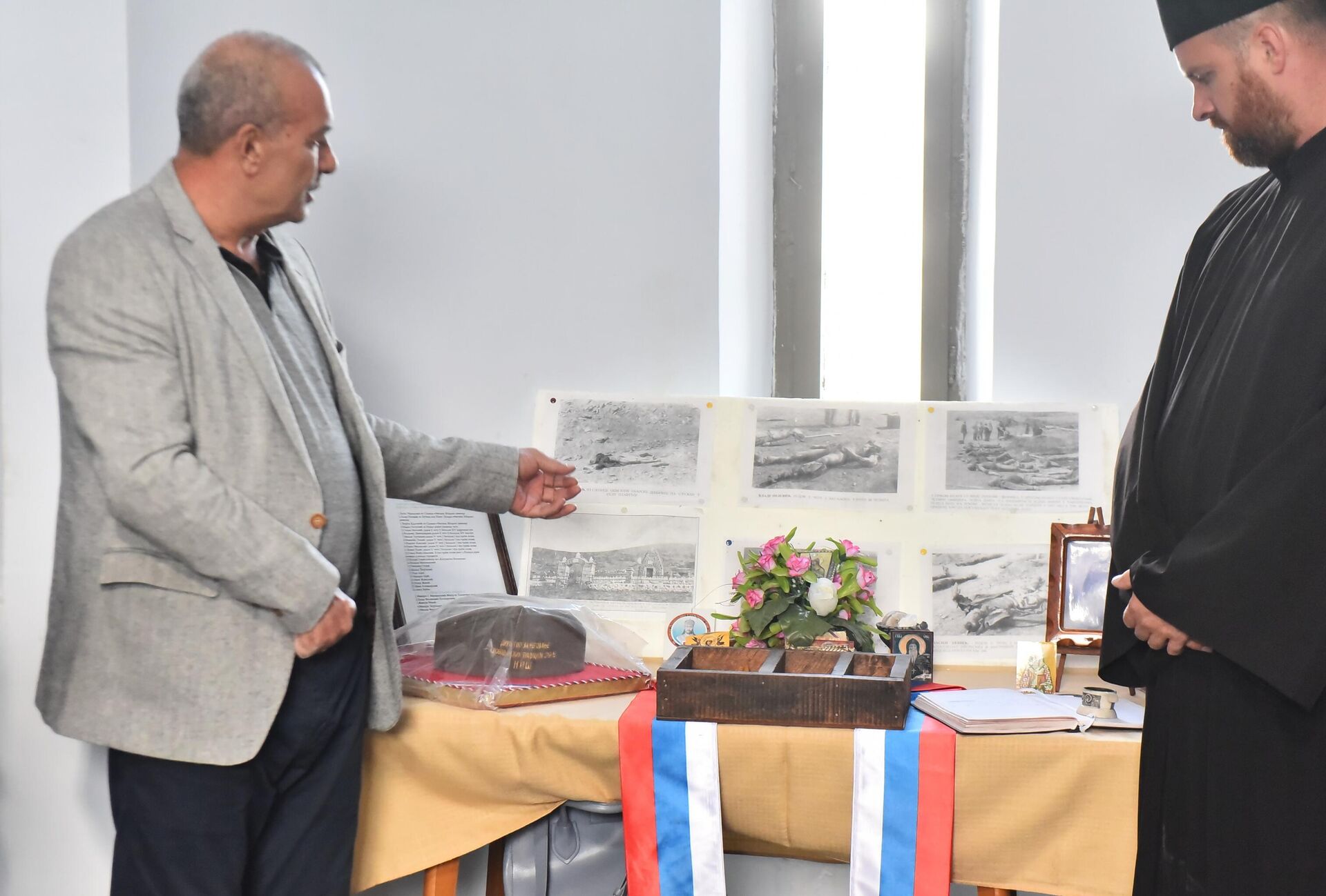 Zoran Stamenković Moravac, kustos i čuvar Spomen-kapele godinama pripoveda o stradanju srpskih vojnika svakome ko u kosturnicu navrati Zoran Stamenković Moravac, kustos i čuvar Spomen-kapele godinama pripoveda o stradanju srpskih vojnika svakome ko u kosturnicu navrati - Sputnik Srbija, 1920, 16.04.2025