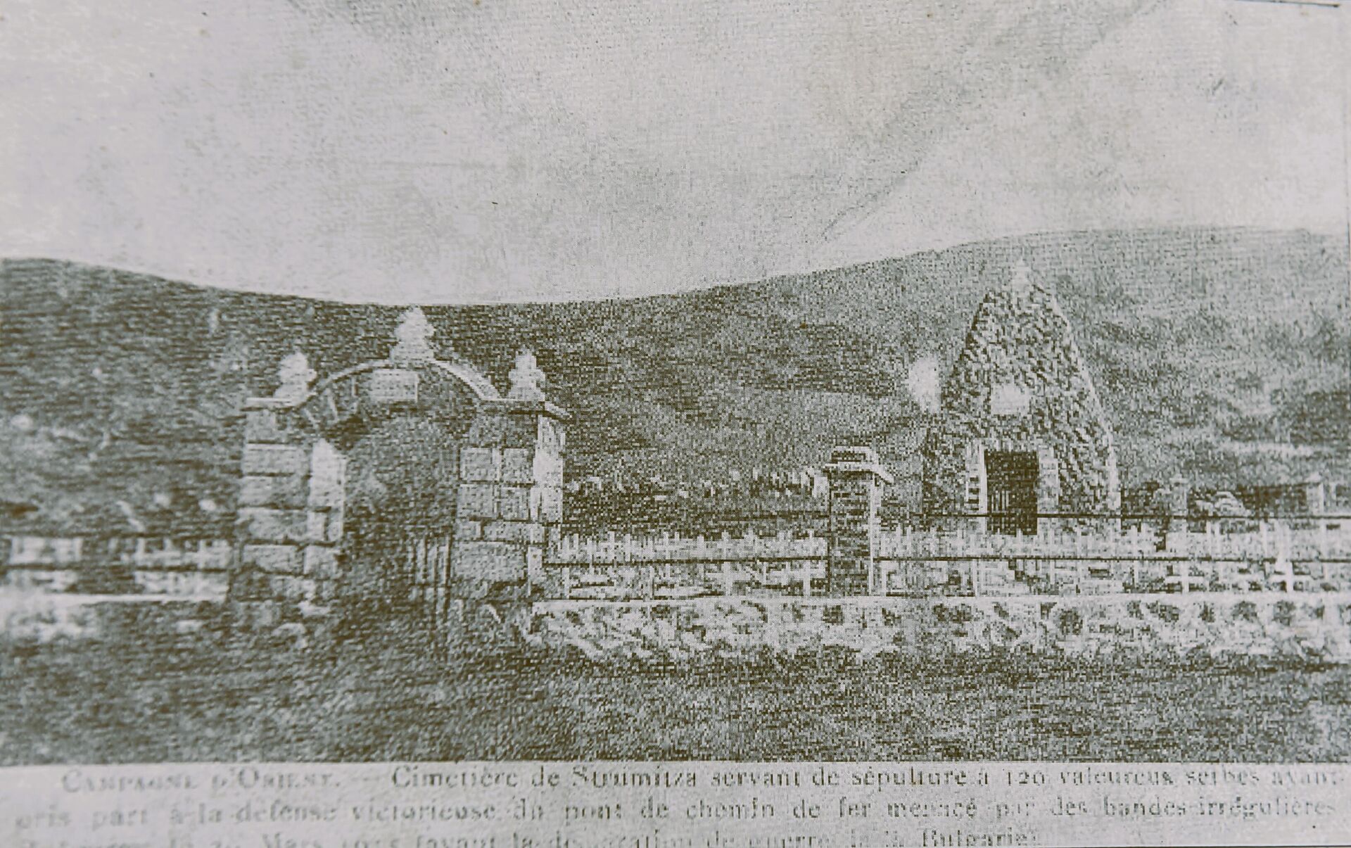 Posmrtni ostaci 261 vojnika nastradalih na Veliki petak, kao i 20 teško ranjenih koji su podlegli ranama u narednim danima, sahranjeni su na lokalnom groblju, koje i dan danas nosi ime Srpsko groblje Posmrtni ostaci 261 vojnika nastradalih na Veliki petak, kao i 20 teško ranjenih koji su podlegli ranama u narednim danima, sahranjeni su na lokalnom groblju, koje i dan danas nosi ime Srpsko groblje - Sputnik Srbija, 1920, 16.04.2025