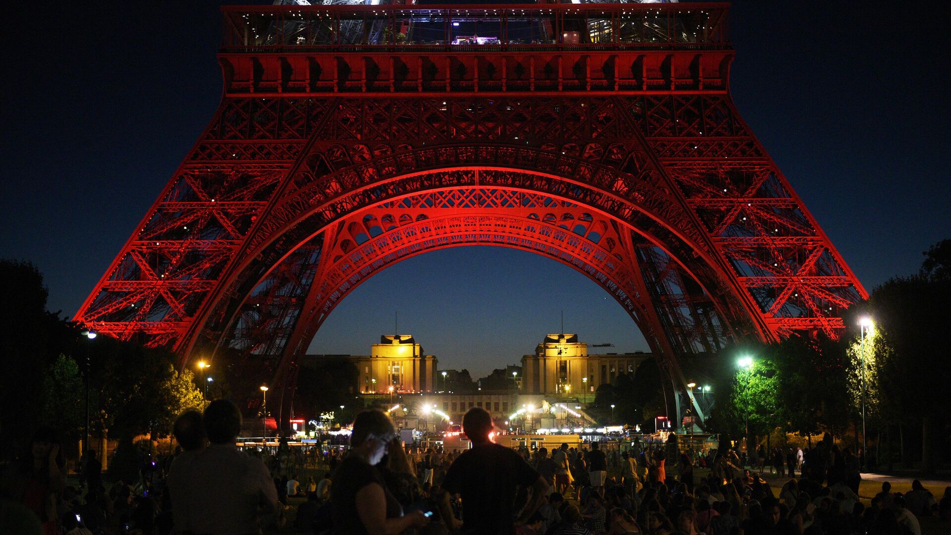 Ајфелов торањ у Паризу Ајфелов торањ у Паризу - Sputnik Србија, 1920, 27.03.2025