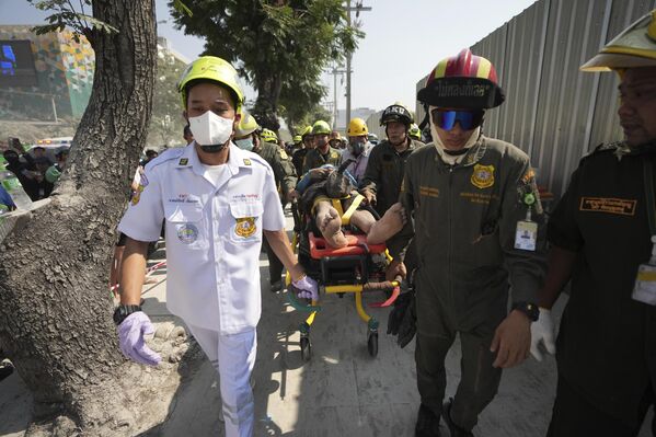 Епицентар је био у близини града Мандалаја, на дубини од 10 километара, и 16 километара северозападно од града Сагаинг, а потрес се догодио јутрос у 6.20 сати, односно у 13.20 сати по локалном времену, пренео је Ројтерс. - Sputnik Србија