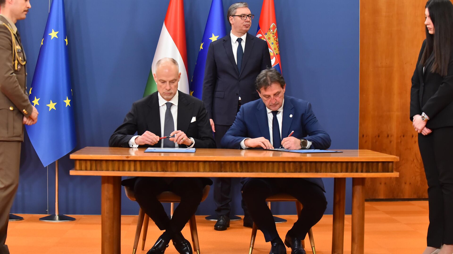 Потписивање плана билатералне војне сарадње између министарстава одбране Србије и Мађарске за 2025. годину. Потписивање плана билатералне војне сарадње између министарстава одбране Србије и Мађарске за 2025. годину. - Sputnik Србија, 1920, 01.04.2025