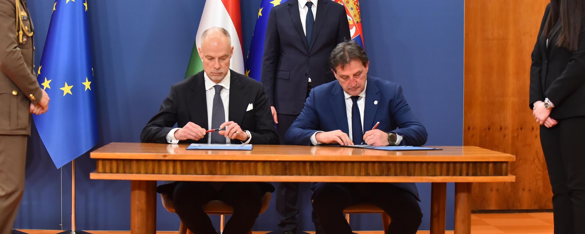 Potpisivanje plana bilateralne vojne saradnje između ministarstava odbrane Srbije i Mađarske za 2025. godinu.   - Sputnik Srbija, 1920, 01.04.2025